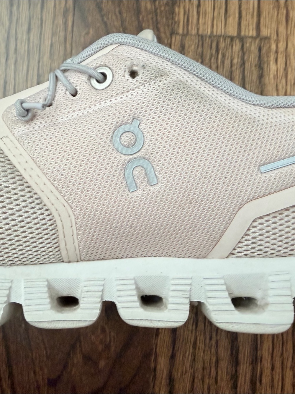 On Running Women's Sneakers in Light Pink and White - size 9 - Picture 3 of 9